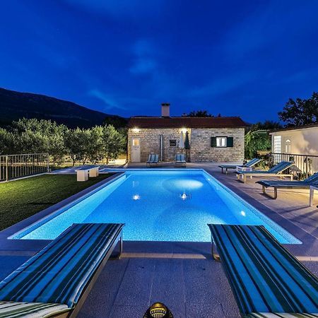 Home Away From Home With Outdoor Pool, Botanical Garden And A Beautiful Sea View Kaštela Extérieur photo