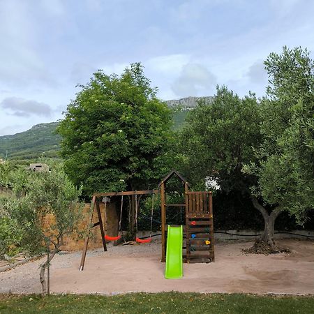 Home Away From Home With Outdoor Pool, Botanical Garden And A Beautiful Sea View Kaštela Extérieur photo