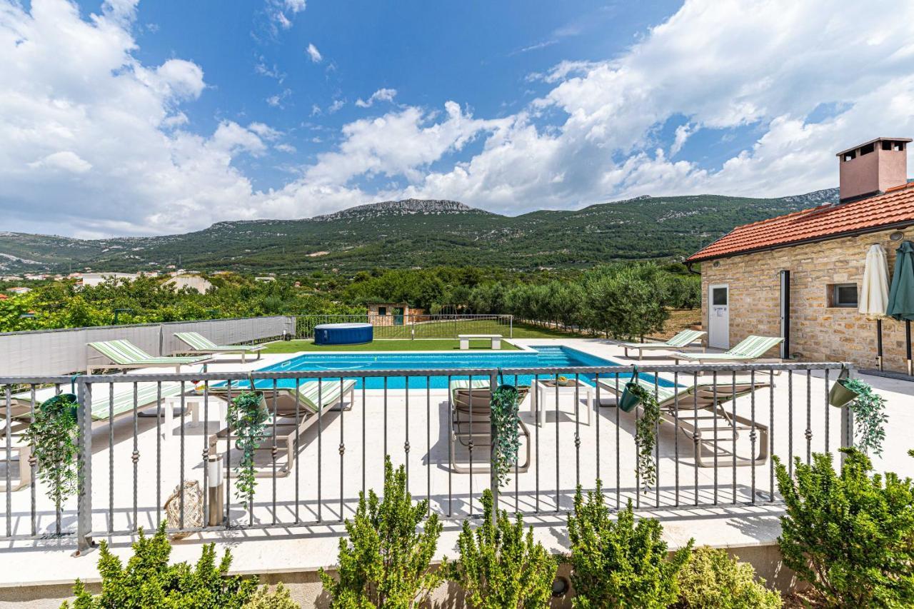Home Away From Home With Outdoor Pool, Botanical Garden And A Beautiful Sea View Kaštela Extérieur photo