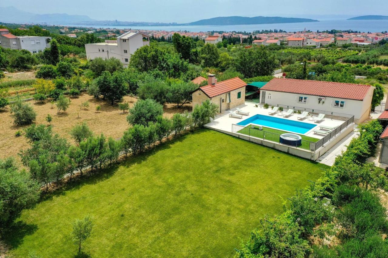 Home Away From Home With Outdoor Pool, Botanical Garden And A Beautiful Sea View Kaštela Extérieur photo