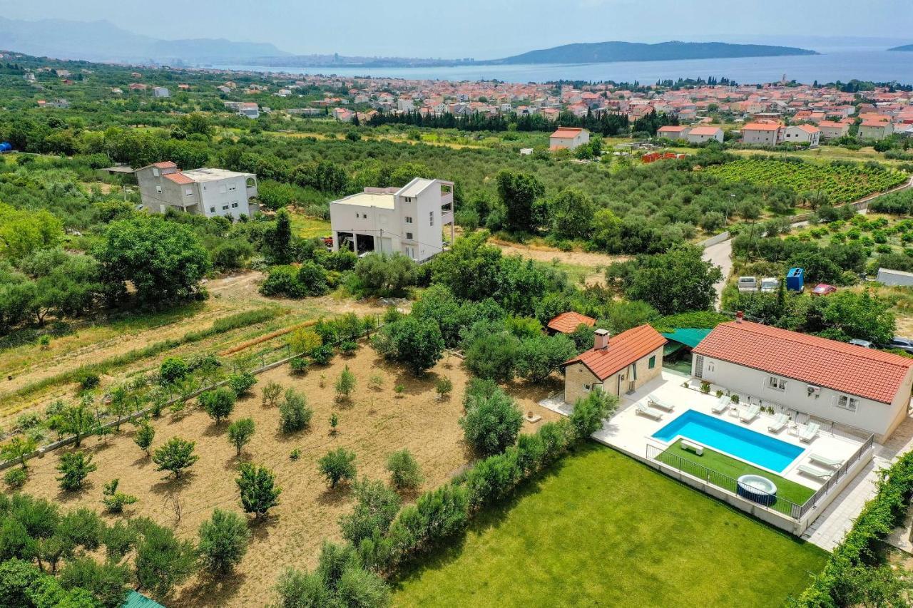 Home Away From Home With Outdoor Pool, Botanical Garden And A Beautiful Sea View Kaštela Extérieur photo