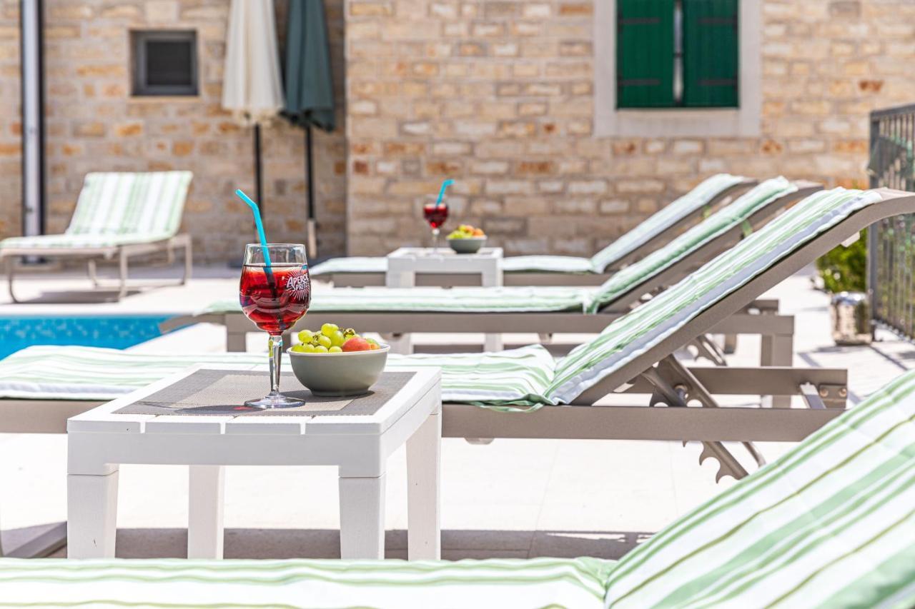 Home Away From Home With Outdoor Pool, Botanical Garden And A Beautiful Sea View Kaštela Extérieur photo