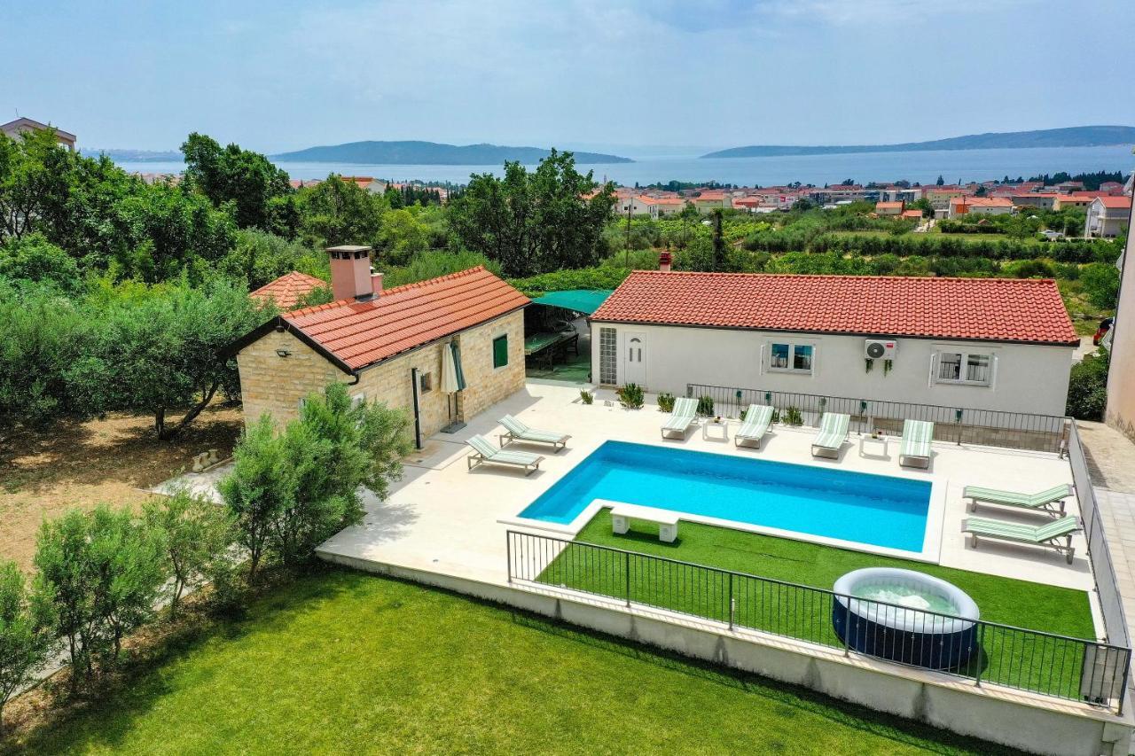 Home Away From Home With Outdoor Pool, Botanical Garden And A Beautiful Sea View Kaštela Extérieur photo