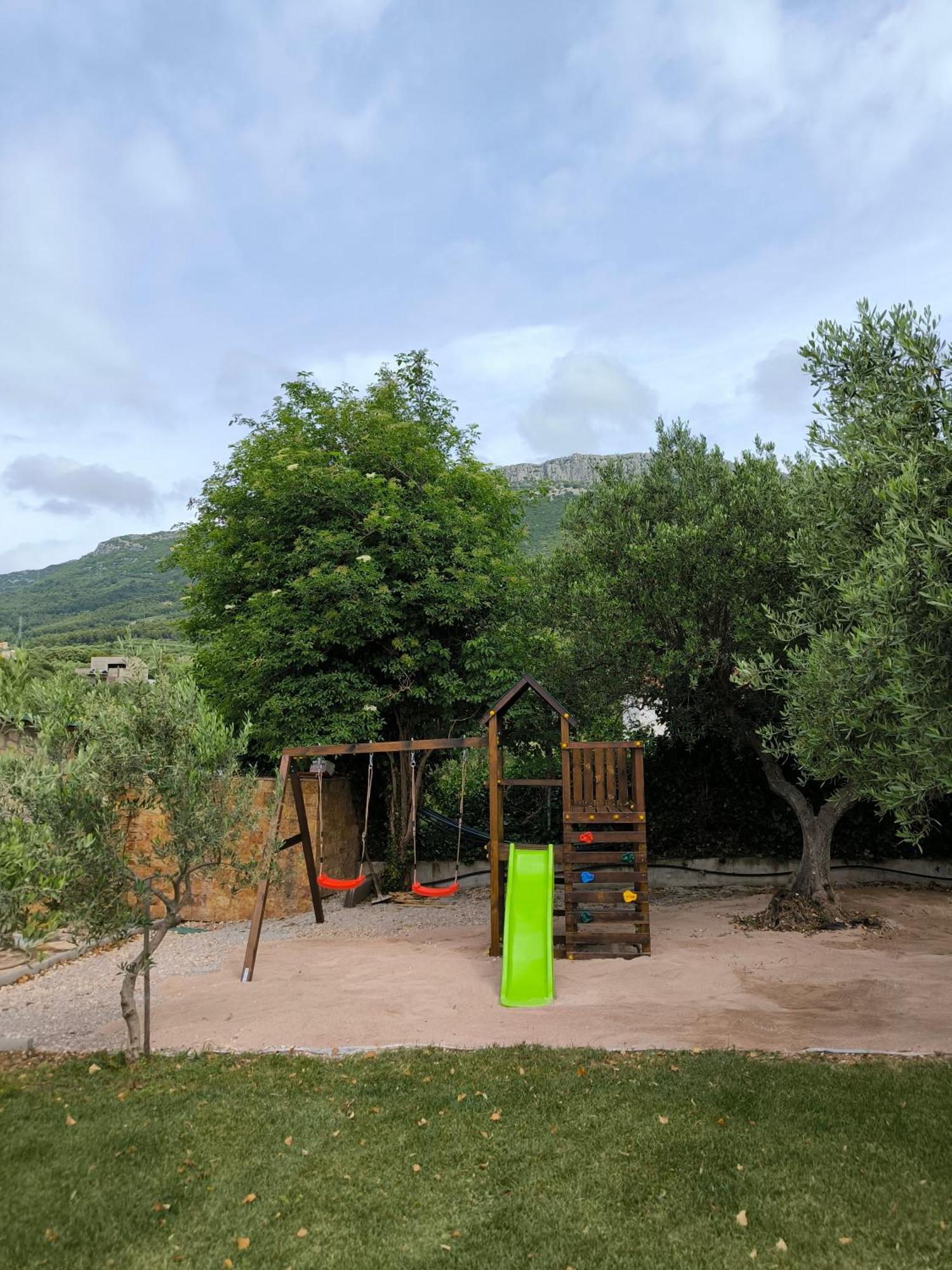 Home Away From Home With Outdoor Pool, Botanical Garden And A Beautiful Sea View Kaštela Extérieur photo