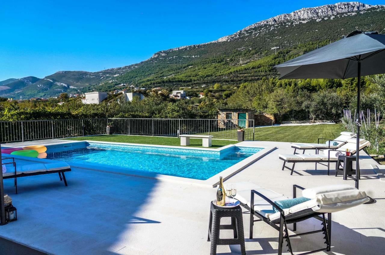 Home Away From Home With Outdoor Pool, Botanical Garden And A Beautiful Sea View Kaštela Extérieur photo