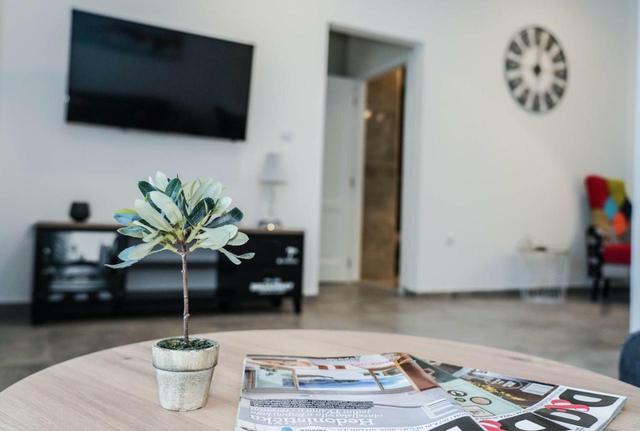 Home Away From Home With Outdoor Pool, Botanical Garden And A Beautiful Sea View Kaštela Extérieur photo