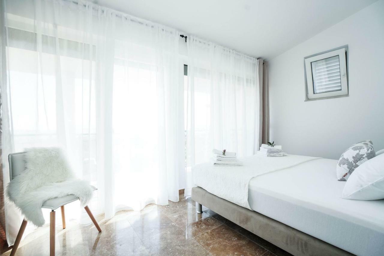 Home Away From Home With Outdoor Pool, Botanical Garden And A Beautiful Sea View Kaštela Extérieur photo
