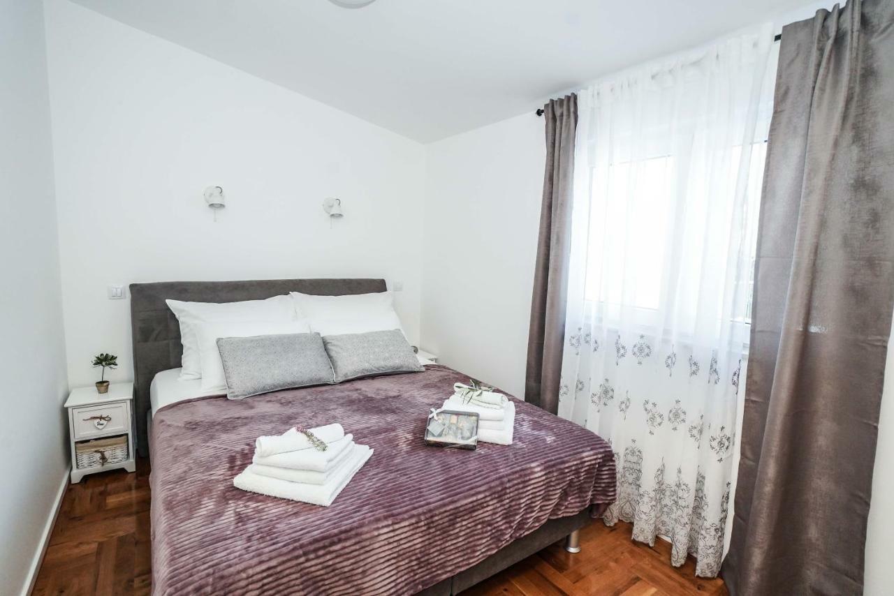 Home Away From Home With Outdoor Pool, Botanical Garden And A Beautiful Sea View Kaštela Extérieur photo