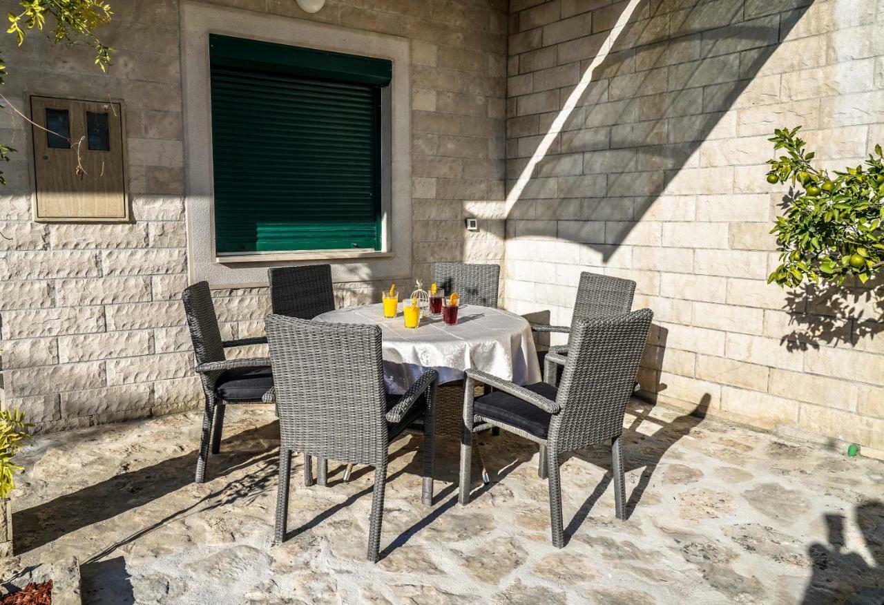 Home Away From Home With Outdoor Pool, Botanical Garden And A Beautiful Sea View Kaštela Extérieur photo