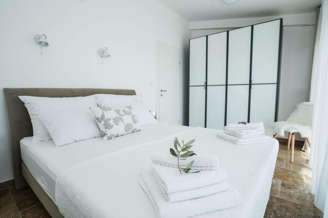 Home Away From Home With Outdoor Pool, Botanical Garden And A Beautiful Sea View Kaštela Extérieur photo
