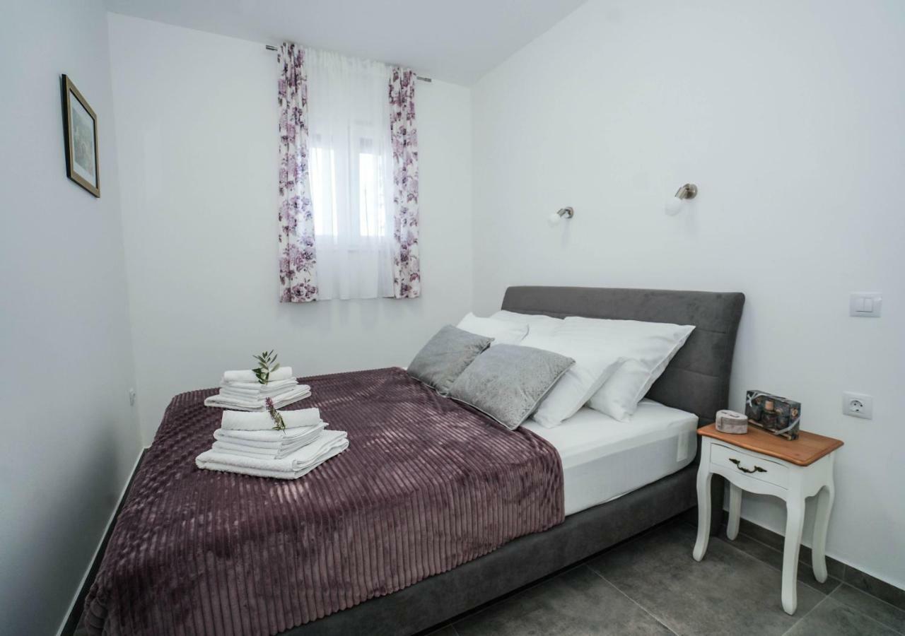 Home Away From Home With Outdoor Pool, Botanical Garden And A Beautiful Sea View Kaštela Extérieur photo
