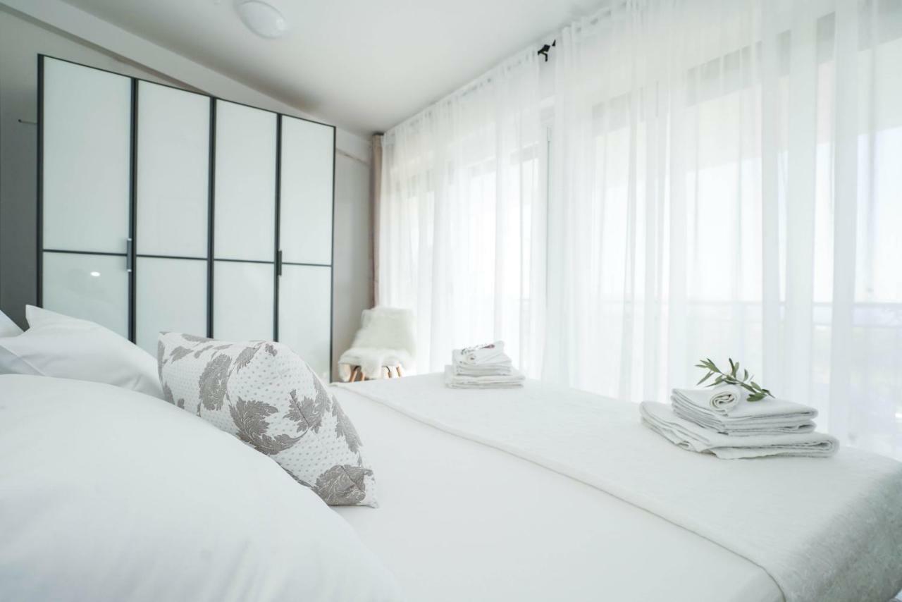 Home Away From Home With Outdoor Pool, Botanical Garden And A Beautiful Sea View Kaštela Extérieur photo