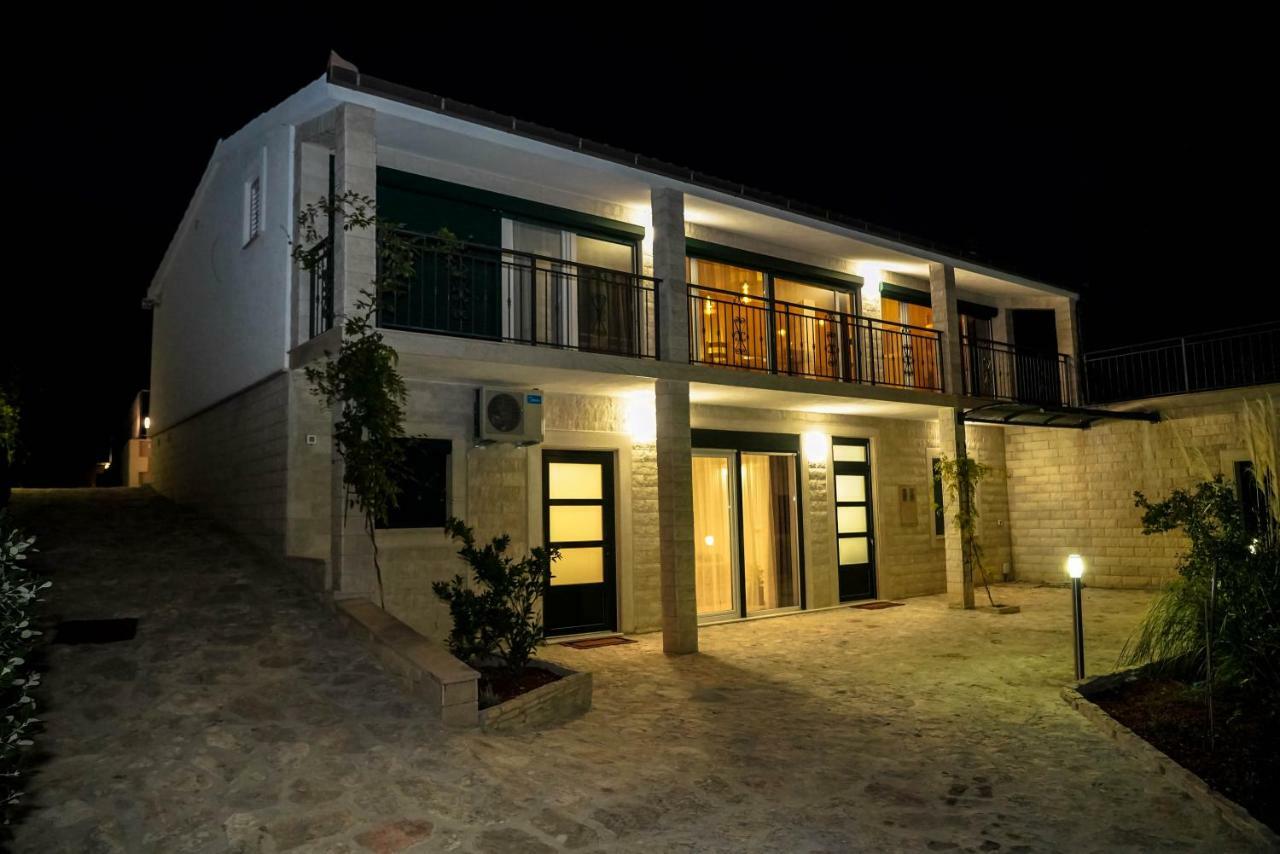 Home Away From Home With Outdoor Pool, Botanical Garden And A Beautiful Sea View Kaštela Extérieur photo